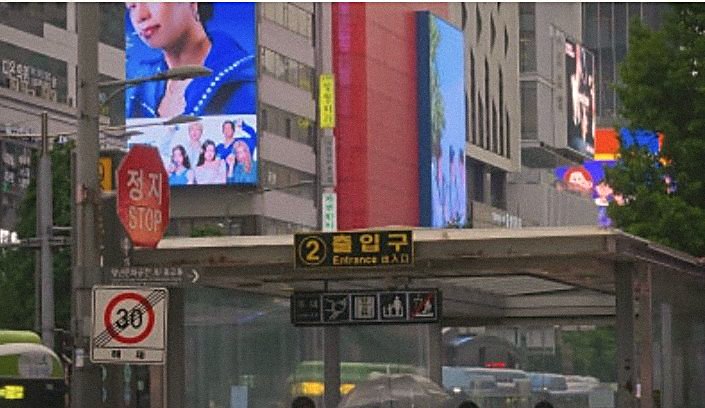 弘大入口站2号出口